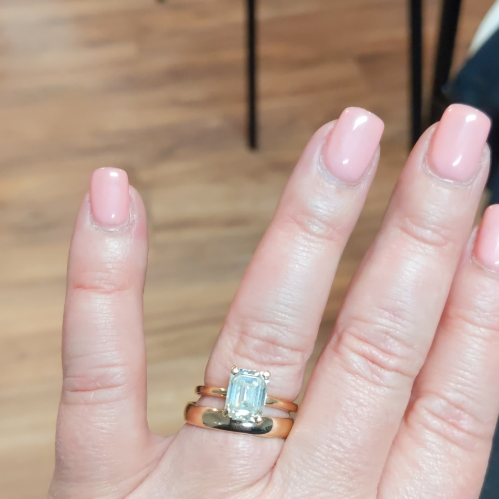 Diamond engagement ring